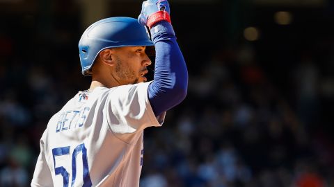 El jugador de los Dodgers de los Ángeles ha tenido un gran mes de agosto y se ha cargado al hombro toda la ofensiva del equipo californiano y eso le ha valido para meterse en la pelea por este valioso premio