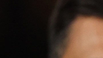 Luis Rubiales felicitando a Salma Paralluelo durante la ceremonia de premiación en la que besó a Jennifer Hermoso.