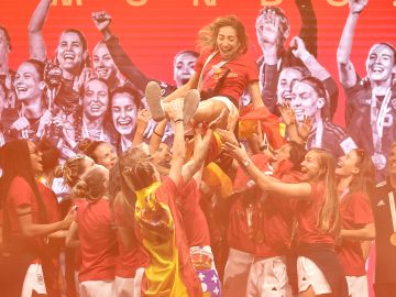 La jugadora tuvo unas emotivas palabras frente a los miles de aficionados que estaban celebrando el título de la Copa del Mundo