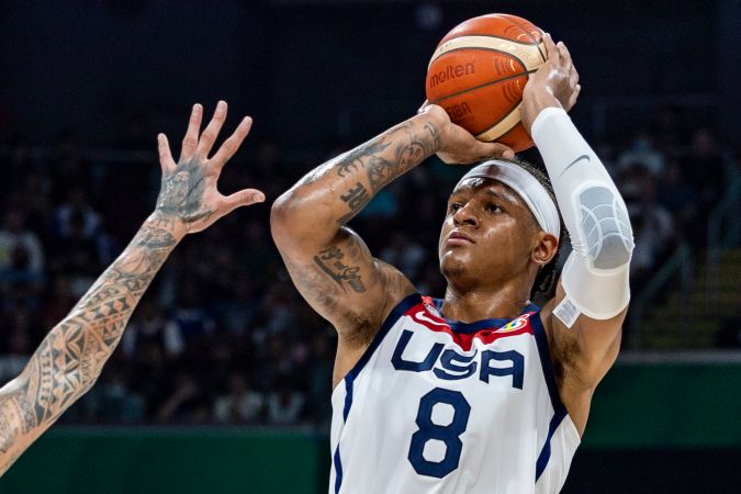 Paolo Banchero # 8 de EE. UU. Dispara el balón durante el partido del Grupo C de la Copa Mundial de Baloncesto FIBA entre Estados Unidos y Nueva Zelanda. Foto: Ezra Acayan/Getty Images.
