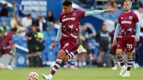 Edson Álvarez con los colores del West Ham United.