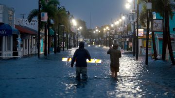 Videos muestran la fuerza del huracán Idalia que tocó tierra en Florida
