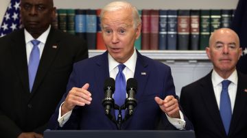 Biden explicó la respuesta del gobierno a los incendios forestales de Maui y al huracán Idalia.