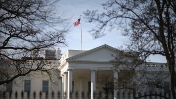 La Casa Blanca reacciona en forma negativa a baja calificación de Fitch Ratings a EE.UU.