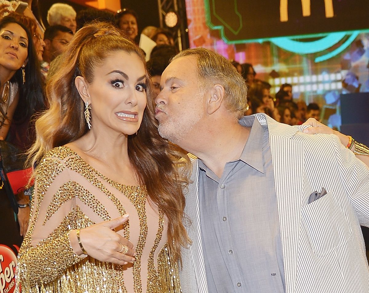 Ninel Conde y Raúl de Molina en Premios Juventud 2015.