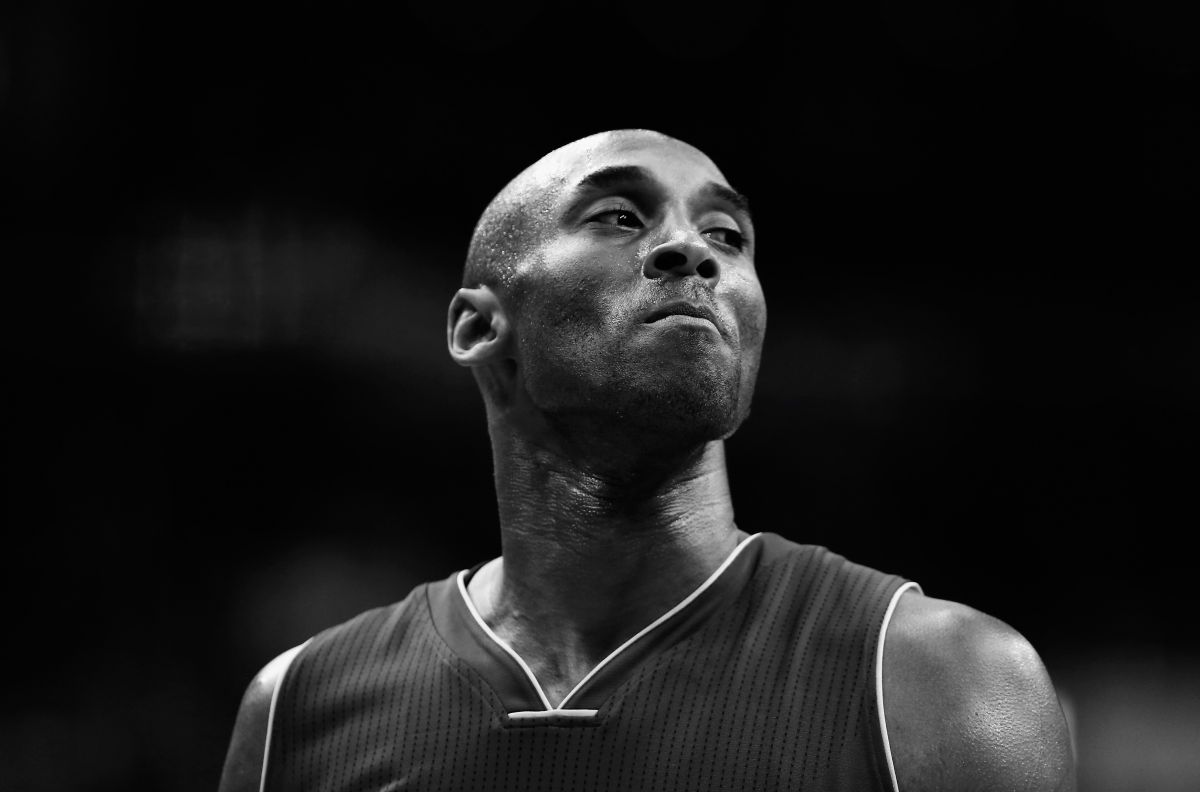 Los Angeles Lakers honor Kobe Bryant and Gigi with statues at Crypto ...