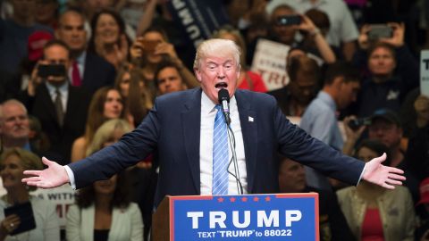 Donald Trump durante un acto de campaña electoral realizado el 25 de mayo de 2016 en Anaheim, California.