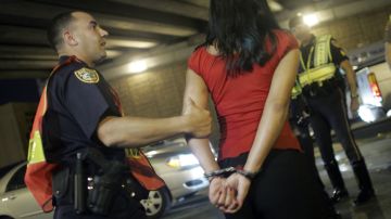 Arrestan a un mujer de Carolina del Norte por fingir su propio asesinato
