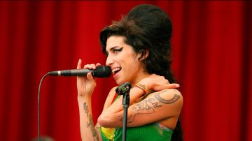 El libro hace referencia a las "adicciones" de Amy Winehouse