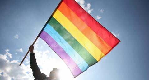 Dueña de una tienda de California asesinado a tiros por mostrar la bandera del Orgullo Gay