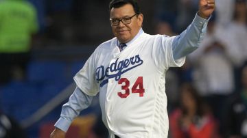 Los Dodgers de Los Ángeles realizaron una ceremonia en tributo al pitcher mexicano Fernando "El Toro" Valenzuela