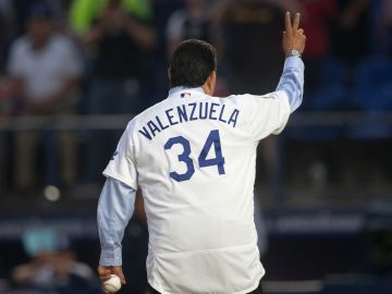 Mexican Fernando Valenzuela, ex-MLB Los Angeles Dodgers player, greets fans in the inaugural MLB game between Los Angeles Dodgers and San Diego Padres at Monterrey Stadium in Monterrey Nuevo Leon on May 4, 2018. (Photo by Julio Cesar AGUILAR / AFP) (Photo credit should read JULIO CESAR AGUILAR/AFP via Getty Images)