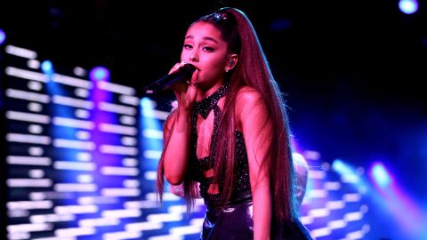 La actriz y cantante Ariana Grande participará en la nueva producción de Disney