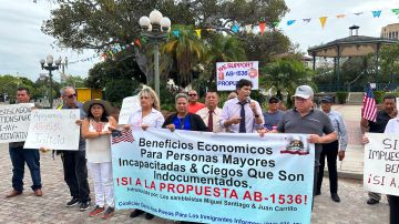 Dan su apoyo al proyecto de ley AB 1536 del asambleísta Juan Carrillo. (Araceli Martínez/La Opinión)