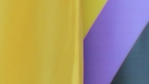 Grupo folclórico Manantial, con el traje típico Volcañena, de la zona central de El Salvador, junto a la comediante Tenchis.