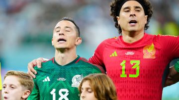 Andrés Guardado (i) y Guillermo Ochoa (d) compartieron vestuario con la selección de México durante el Mundial Qatar 2022.