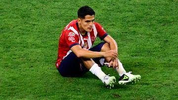 Jesús Sánchez en lamento durante un partido de Chivas.