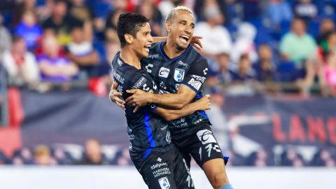 Jaime Gómez y Camilo Sanvezzo en festejo de gol, durante el partido de Octavos de Final de la Leagues Cup 2023.