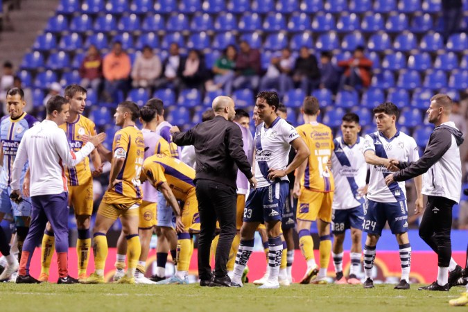 Eduardo Arce, entrenador destituido del Puebla.