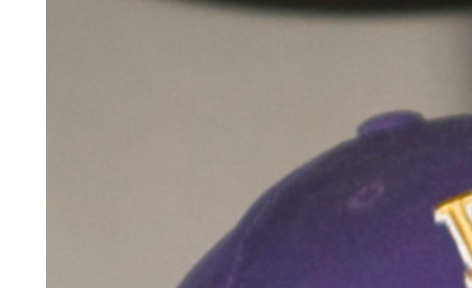 Jamie Spears buscando a su hija en un hospital de Los Ángeles en 2008. Britney Spears en un evento en 2018.