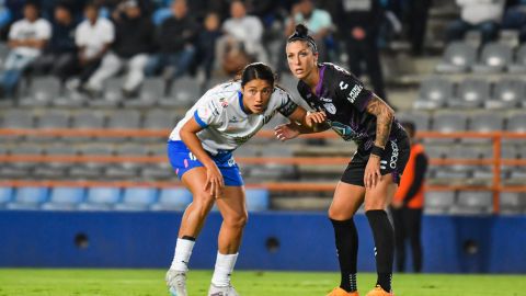 Jennifer Hermoso y Rebeca Bernal, durante el partido de ida de las Semifinales del torneo Clausura 2023 de la Liga BBVA MX Femenil.