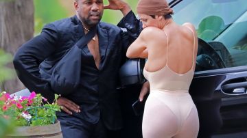 Kanye West y Bianca Censori de paseo por Europa.