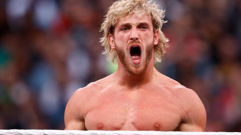 Logan Paul en los cuadriláteros de la lucha libre.