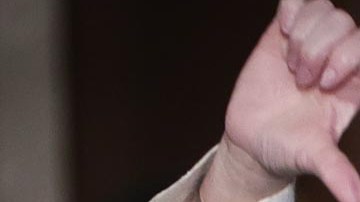 Marjorie Taylor Greene apunta que Mitchell McConnell está enfermo