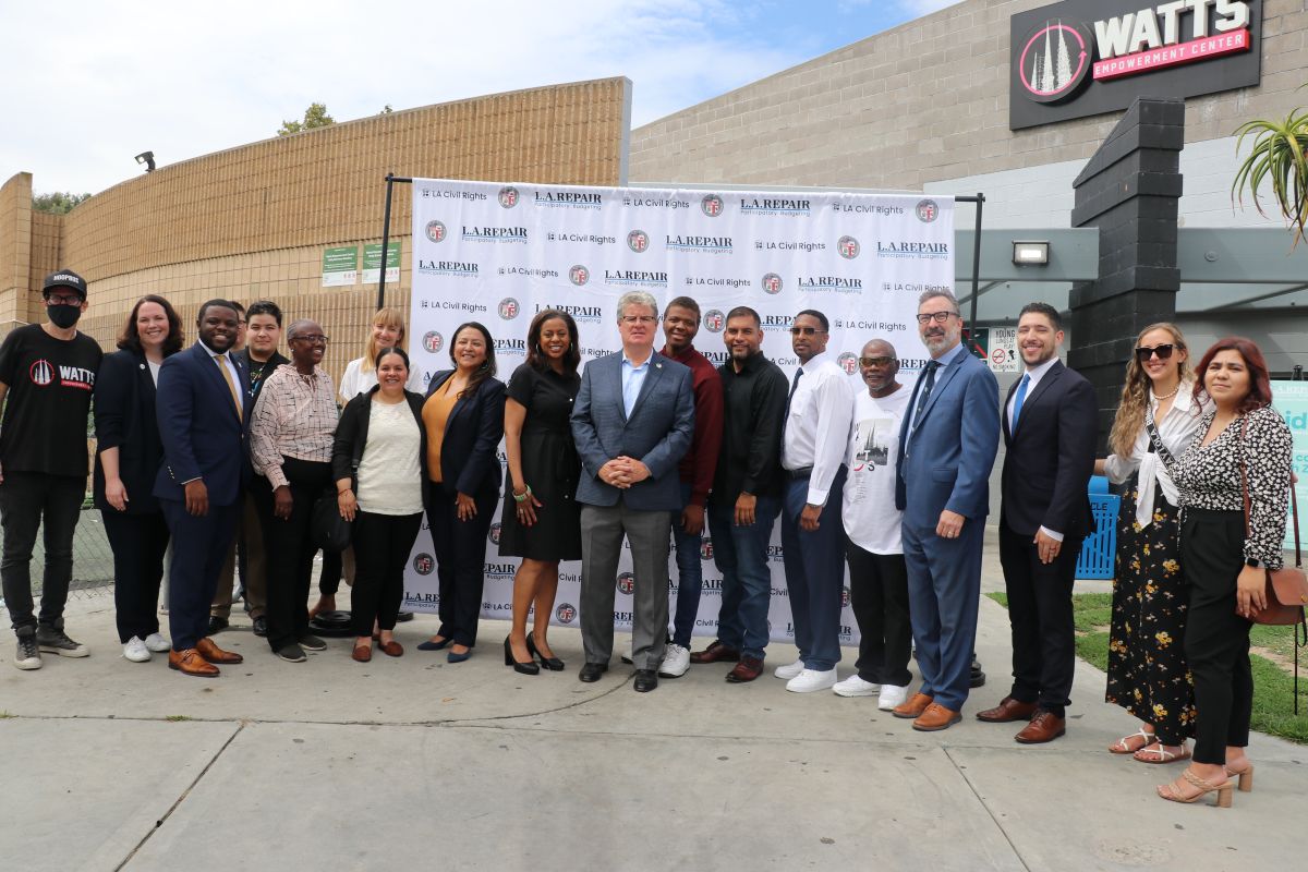 Combaten el racismo institucional en Los Ángeles - La Opinión