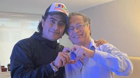 Nicolás Petro junto a su padre, Gustavo, presidente de Colombia.