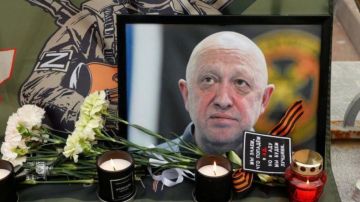 Mercenarios del grupo le rinden homenaje a Yevgeny Prigozhin, fundador del grupo paramilitar.