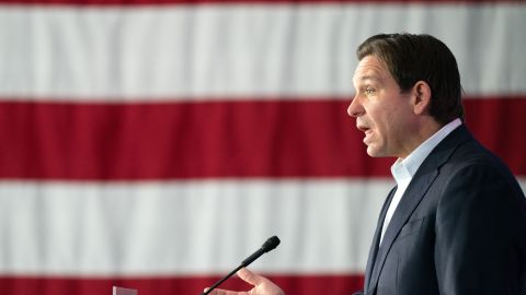 Ron DeSantis suspendió su campaña política para acceder a la candidatura republicana