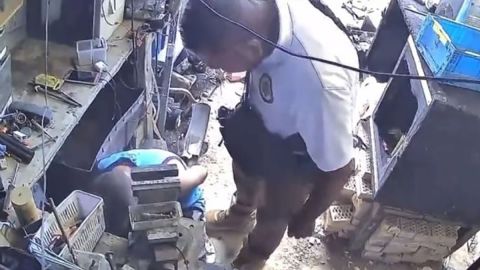 Policía torturando a detenido en México