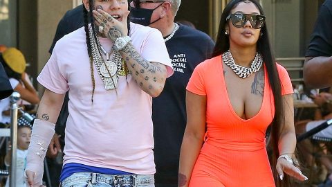 Tekashi 6ix9ine y su expareja por Inglewood en el 2020.