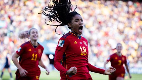 Salma Paralluelo anotó el gol decisivo en el minuto 111.