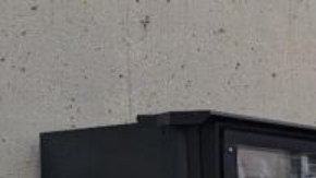 Cerca de la Casa Blanca, esta máquina ofrece pruebas gratis para identificar fentanilo y sprays nasales de naloxona.