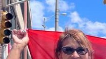 Cientos de peruanos llegaron al desfile patrio de su país en julio en Paterson, Nueva Jersey.