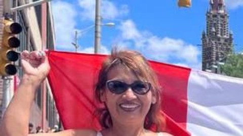 Cientos de peruanos llegaron al desfile patrio de su país en julio en Paterson, Nueva Jersey.