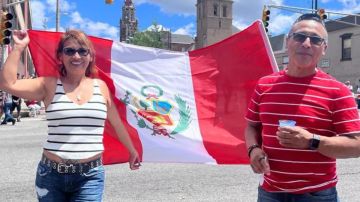 Cientos de peruanos llegaron al desfile patrio de su país en julio en Paterson, Nueva Jersey.