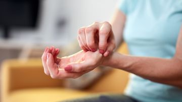 La comezón en la palma de la mano puede relacionarse con el dinero y los chakras.