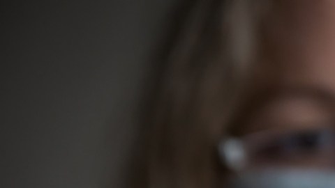 Niebla mental y otros síntomas del Covid prolongado podrían aliviarse con un tratamiento: investigadores