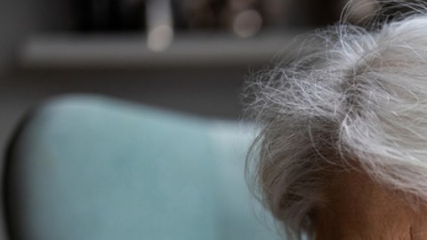 Síndrome vespertino en personas con demencia: qué es y cómo ayudar a quienes lo padecen