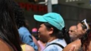 Miles de personas fueron al desfile del orgullo gay de Toronto de 2023.