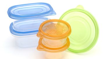 Almacenar alimentos en recipientes de plástico es bueno o malo para tu salud: qué debes saber
