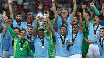 Manchester City celebra la obtención de la Supercopa de Europa.