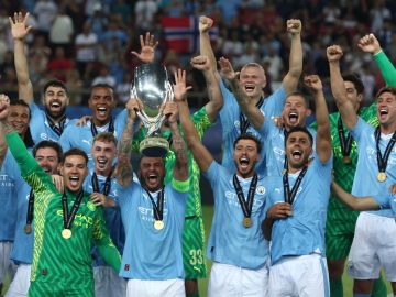 Manchester City celebra la obtención de la Supercopa de Europa.