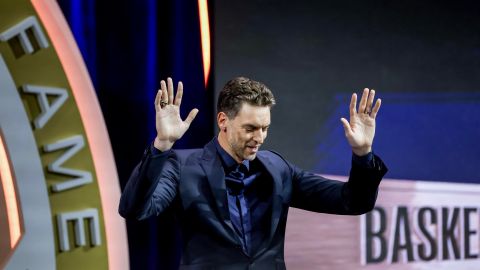 Pau Gasol en la ceremonia de ingreso al Salón de la Fama del Baloncesto.