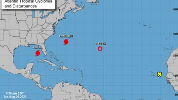 Idalia se convierte en huracán de categoría 2 y avanza hacia las costas de Florida