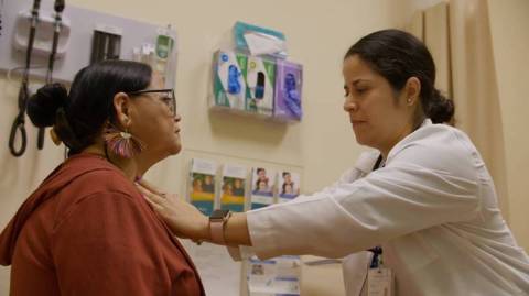 La doctora Ana María Mejía Cárdenas se gradúa de su residencia en Altamed. (Cortesía)
