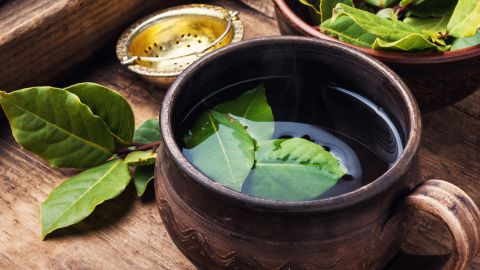 El baño con laurel es un remedio para atraer la suerte y el éxito.